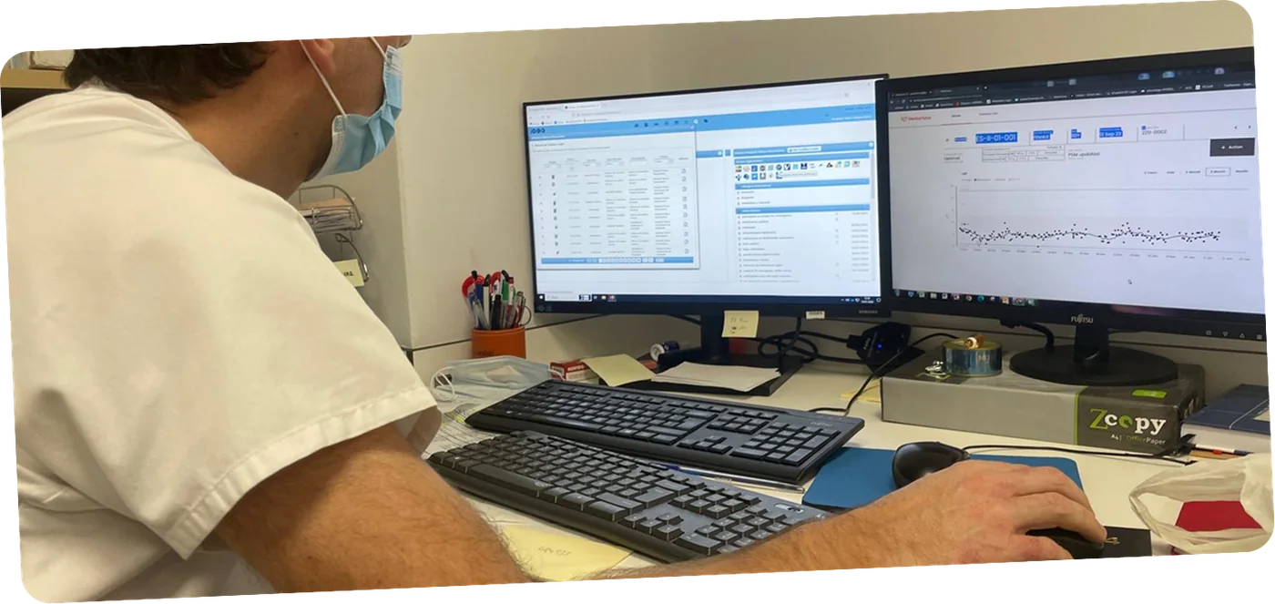 A cardiologist reviewing a patient's pressure graph on the Vectorious dashboard